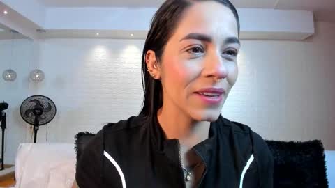 Snapshot of violeet_scott chatting on 10-01-25, 10:54 Violett Everyday From 0530 to 1430 Col Time online show from 10-01-25, 10:54