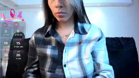 Snapshot of violeet_scott chatting on 10-06-25, 10:45 Violett Everyday From 0530 to 1430 Col Time online show from 10-06-25, 10:45