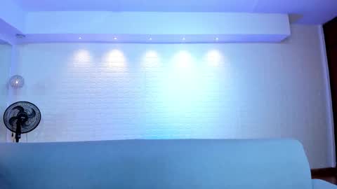 Snapshot of violeet_scott chatting on 10-21-25, 10:38 Violett Everyday From 0530 to 1430 Col Time online show from 10-21-25, 10:38