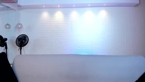 Snapshot of violeet_scott chatting on 11-28-25, 10:51 Violett Everyday From 0530 to 1430 Col Time online show from 11-28-25, 10:51