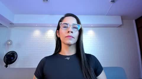 Snapshot of violeet_scott chatting on 12-04-25, 10:35 Violett Everyday From 0530 to 1430 Col Time online show from 12-04-25, 10:35