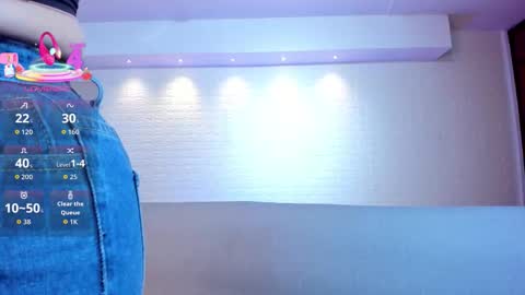 Snapshot of violeet_scott chatting on 12-16-25, 10:42 Violett Everyday From 0530 to 1430 Col Time online show from 12-16-25, 10:42