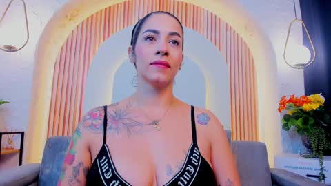 Violette online show from 03-25-26, 10:21