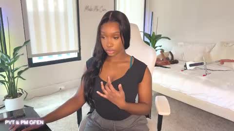 Fantasy Black Girl online show from 01-24-25, 06:46