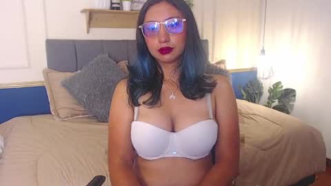 Snapshot of violet_2003 chatting on 04-08-26, 02:17 V I O L E T online show from 04-08-26, 02:17