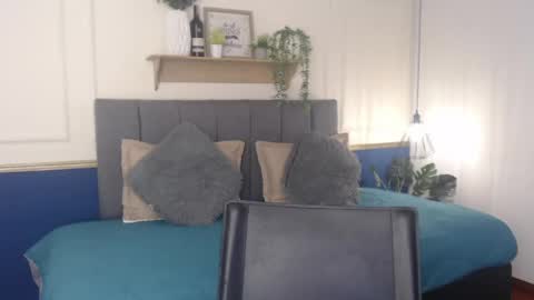 Snapshot of violet_2003 chatting on 04-16-26, 01:34 V I O L E T online show from 04-16-26, 01:34