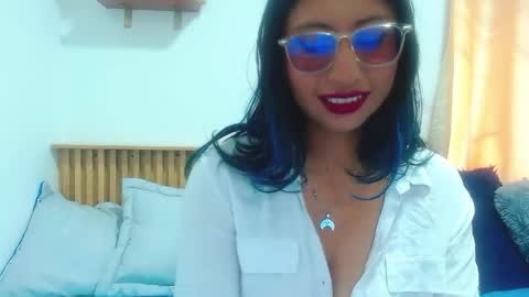 Snapshot of violet_2003 chatting on 05-08-26, 02:55 V I O L E T online show from 05-08-26, 02:55