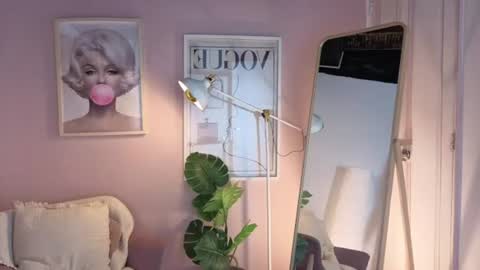 Snapshot of violet__15 chatting on 06-20-26, 11:57 violet__15 online show from 06-20-26, 11:57