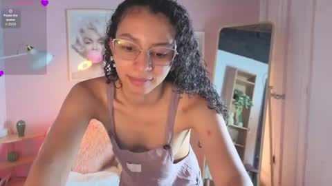 Snapshot of violet__15 chatting on 07-10-26, 03:58 violet__15 online show from 07-10-26, 03:58