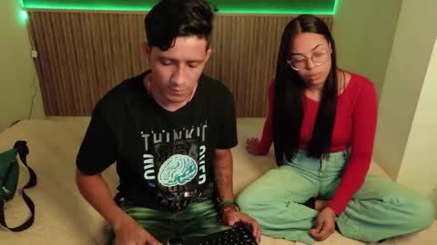 Snapshot of violet_and_dylan chatting on 12-15-25, 12:09 violet_and_dylan online show from 12-15-25, 12:09