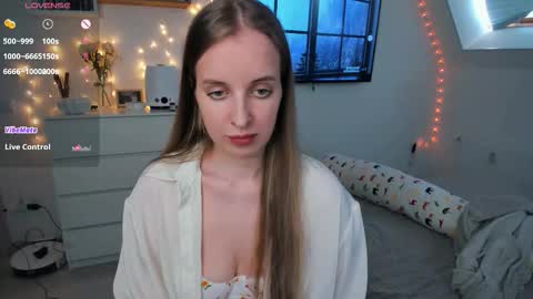 Snapshot of violet_blue_eyes chatting on 03-05-26, 01:18 Violet online show from 03-05-26, 01:18