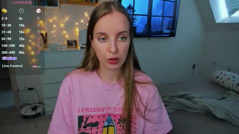 Snapshot of violet_blue_eyes chatting on 03-09-26, 12:53 Violet online show from 03-09-26, 12:53