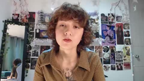 Snapshot of violet_bluee chatting on 02-15-25, 07:06 Violet online show from 02-15-25, 07:06