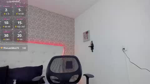 Snapshot of violet_moon20 chatting on 06-10-26, 10:41 Violet online show from 06-10-26, 10:41