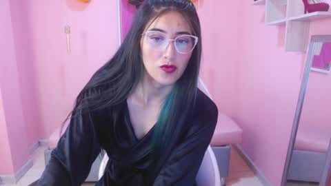 Snapshot of violet_raine_ chatting on 10-26-25, 12:22 Violet online show from 10-26-25, 12:22
