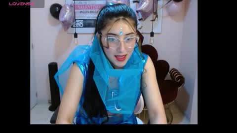 Snapshot of violet_raine_ chatting on 10-31-25, 11:11 Violet online show from 10-31-25, 11:11