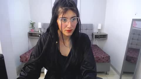 Snapshot of violet_raine_ chatting on 11-11-25, 01:44 Violet online show from 11-11-25, 01:44