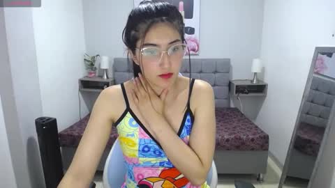 Snapshot of violet_raine_ chatting on 11-12-25, 02:06 Violet online show from 11-12-25, 02:06