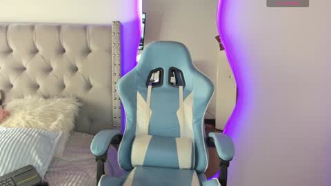 Snapshot of violet_rost chatting on 12-14-24, 03:25  Violet  online show from 12-14-24, 03:25