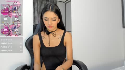 Snapshot of violet_rost chatting on 01-31-25, 06:25  Violet  online show from 01-31-25, 06:25