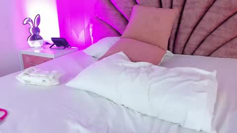 violet_smith01 online show from 07-06-26, 03:03