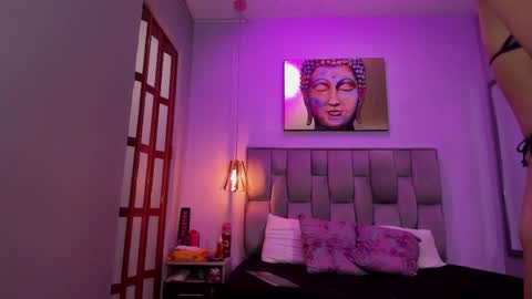 Snapshot of violet_storm_ chatting on 12-15-25, 10:25 violet_storm_ online show from 12-15-25, 10:25