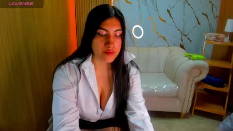 Snapshot of violet_tf chatting on 05-31-26, 01:07 Violet online show from 05-31-26, 01:07