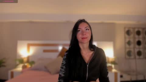 Snapshot of violeta_dh chatting on 05-18-26, 12:00 Violeta online show from 05-18-26, 12:00