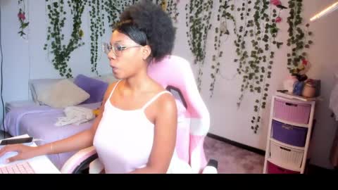 Snapshot of violeta_miler_ chatting on 04-29-26, 07:31 Violeta online show from 04-29-26, 07:31