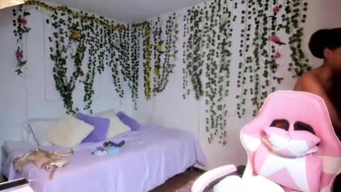 Snapshot of violeta_miler_ chatting on 05-19-26, 05:30 Violeta online show from 05-19-26, 05:30