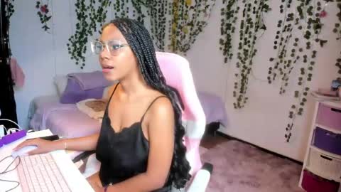 Snapshot of violeta_miler_ chatting on 05-29-26, 05:44 Violeta online show from 05-29-26, 05:44