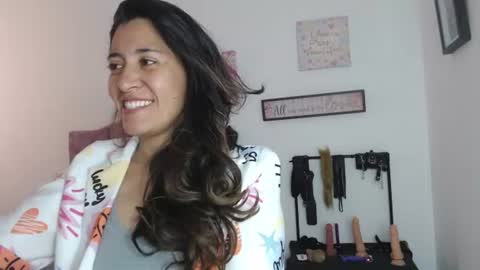 Snapshot of violeta_scott_ chatting on 06-16-26, 02:09 violeta_scott_ online show from 06-16-26, 02:09
