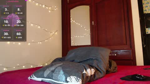 Snapshot of violetabitch chatting on 01-22-25, 07:57 Violetta Morningstar online show from 01-22-25, 07:57