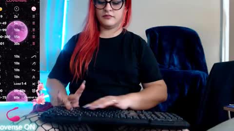 Snapshot of violetabitch chatting on 02-21-25, 03:45 Violetta Morningstar online show from 02-21-25, 03:45