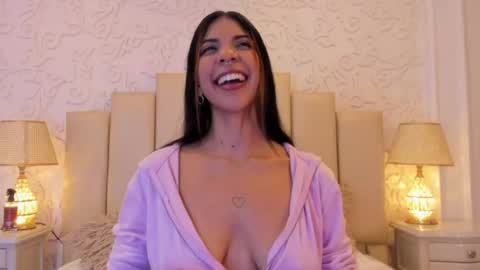 Snapshot of violetahills_ chatting on 06-17-26, 03:57 Violeta online show from 06-17-26, 03:57