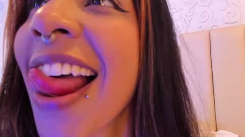 Snapshot of violetahills_ chatting on 07-27-26, 02:13 Violeta online show from 07-27-26, 02:13