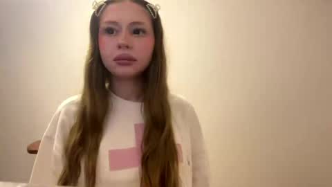 Snapshot of violetaiopa chatting on 05-30-26, 07:33 Annie online show from 05-30-26, 07:33