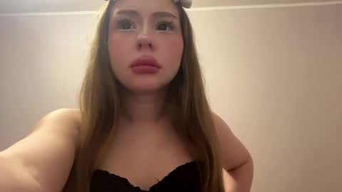 Snapshot of violetaiopa chatting on 05-31-26, 07:37 Annie online show from 05-31-26, 07:37