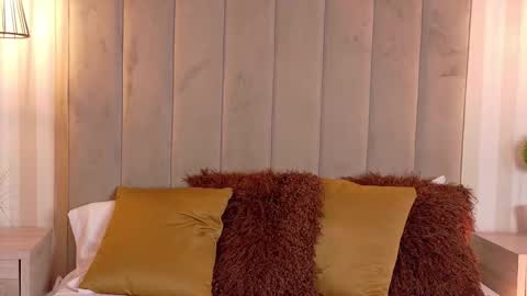 Snapshot of violetblaze chatting on 09-18-25, 01:18 Cute Violet online show from 09-18-25, 01:18