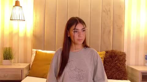 Snapshot of violetblaze chatting on 09-26-25, 01:31 Cute Violet online show from 09-26-25, 01:31