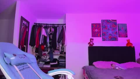 Violet online show from 11-30-25, 08:51