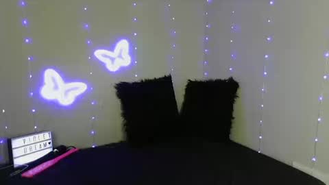 Snapshot of violetdream888 chatting on 10-10-25, 09:14 VioletDream online show from 10-10-25, 09:14