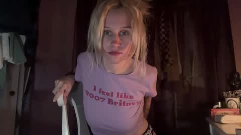 Snapshot of violetfaee chatting on 11-26-25, 08:15 violet online show from 11-26-25, 08:15