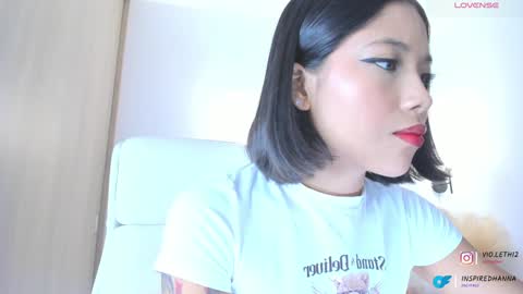 Snapshot of violeth___ chatting on 12-20-24, 11:10 violeth___ online show from 12-20-24, 11:10