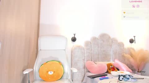 Snapshot of violeth___ chatting on 01-12-25, 02:09 violeth___ online show from 01-12-25, 02:09