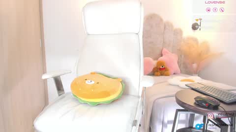 Snapshot of violeth___ chatting on 02-01-25, 02:34 violeth___ online show from 02-01-25, 02:34