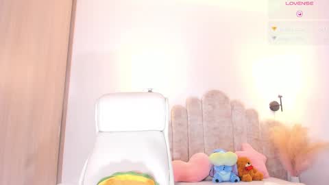 Snapshot of violeth___ chatting on 02-09-25, 02:18 violeth___ online show from 02-09-25, 02:18