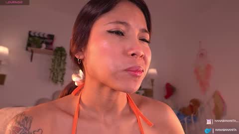 Snapshot of violeth___ chatting on 10-17-25, 11:35 violeth___ online show from 10-17-25, 11:35