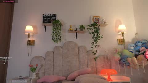 violeth___ online show from 04-15-26, 01:07