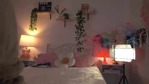 Snapshot of violeth___ chatting on 07-14-26, 11:05 violeth___ online show from 07-14-26, 11:05